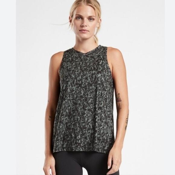 Athleta Sz M Chi Tank Camisole Camo Print Athletic Top Lightweight Training Gym - Picture 1 of 16